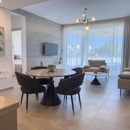 Malberry Park 204 - Modern 2 Bedroom With Pool, Gym, Jaccuzi Apartment