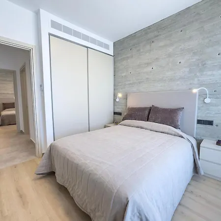 Malberry Park 204 - Modern 2 Bedroom With Pool, Gym, Jaccuzi Apartment