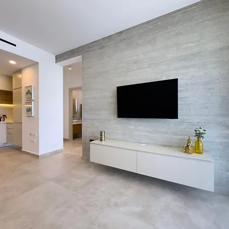 Malberry Park 204 - Modern 2 Bedroom With Pool, Gym, Jaccuzi
