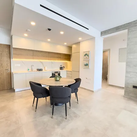 Malberry Park 204 - Modern 2 Bedroom With Pool, Gym, Jaccuzi Paphos