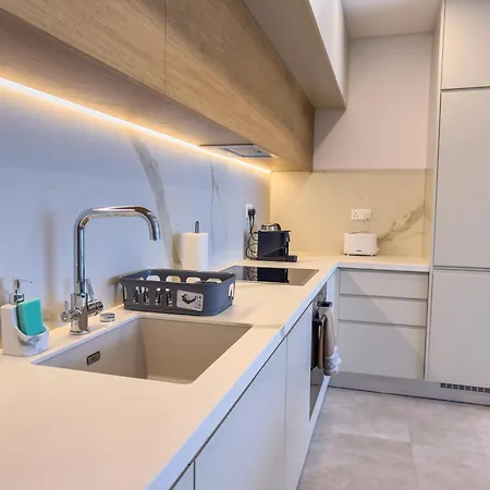 Malberry Park 204 - Modern 2 Bedroom With Pool, Gym, Jaccuzi Appartement