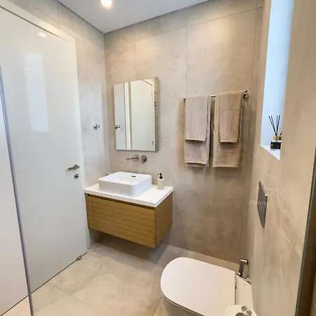 Malberry Park 204 - Modern 2 Bedroom With Pool, Gym, Jaccuzi דירה Paphos